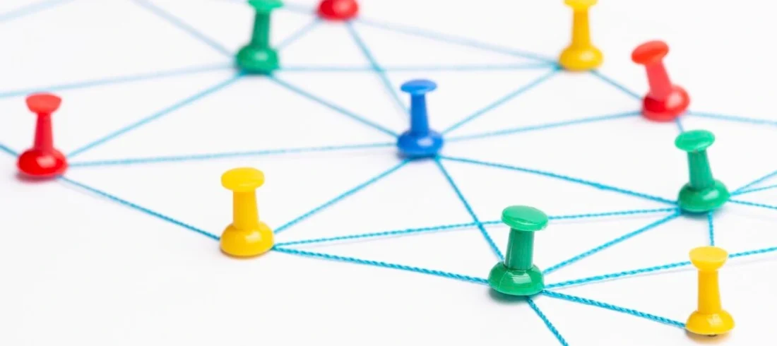 articolo-titolare-effettivo Puntine da disegno astratte